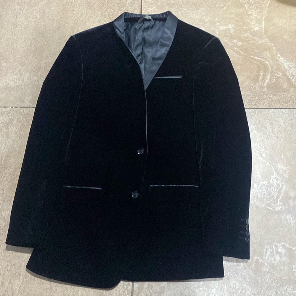 Vitarelli Black Velvet Blazer. 40L. Great condition, never worn.